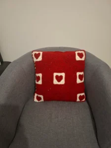Coussin à motif coeurs - vue de dos