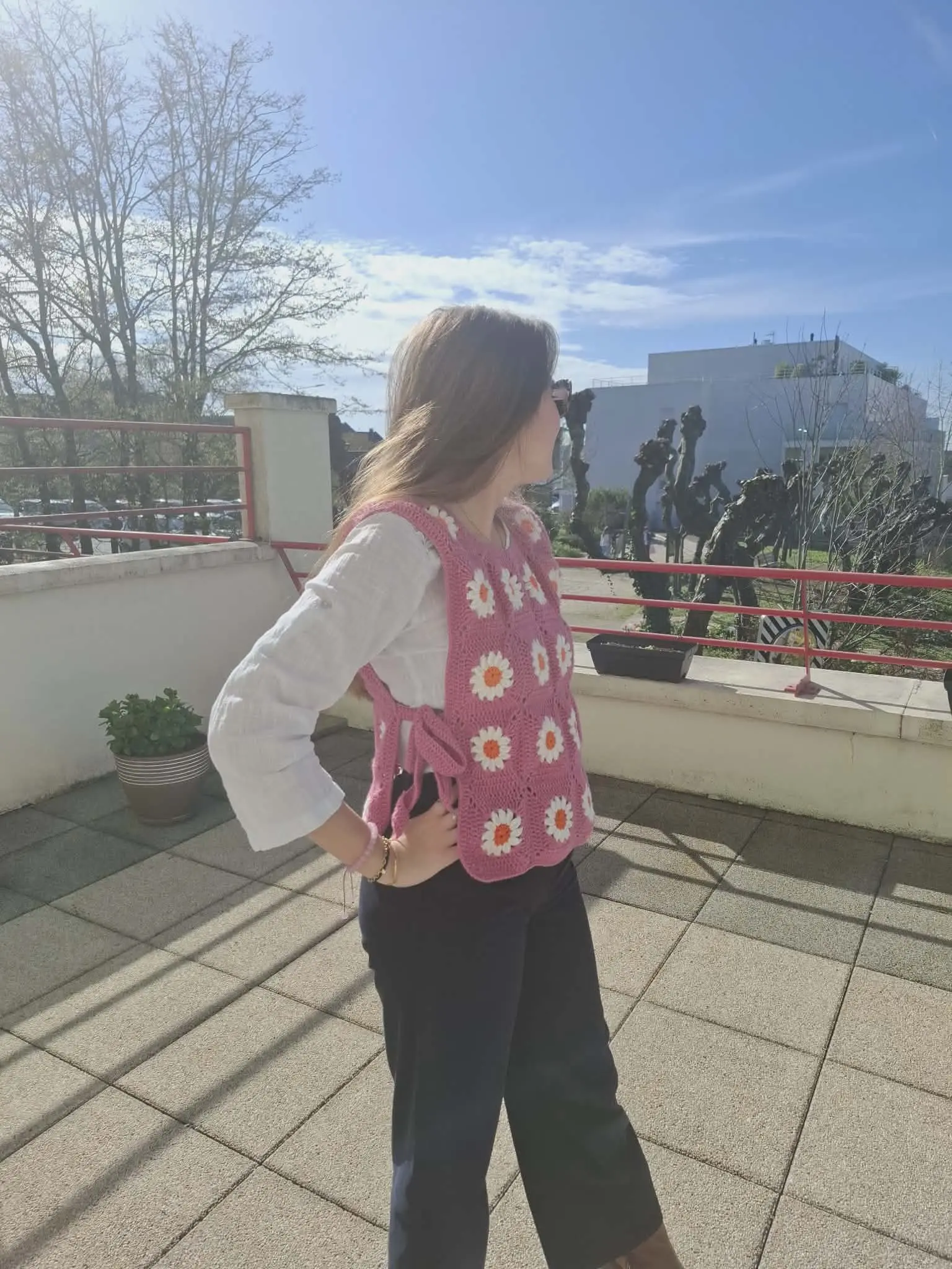 Cardigan à fleurs - vue de côté