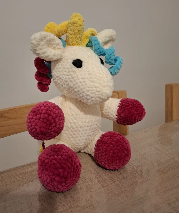 Peluche licorne - vue de côté