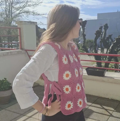 Cardigan à fleurs - vue de côté zoom